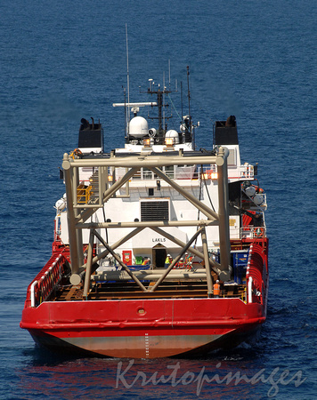 offshore workboat with steel structure on main deck