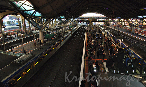 overview of Southern Cross Railway station-platforms