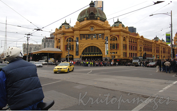 Flinders Street Station main entrance on Flinders and Swanston streets Melbourne-1