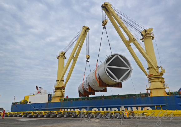 Heavy lift of large vessel from ship to vehicle at BBMT-2