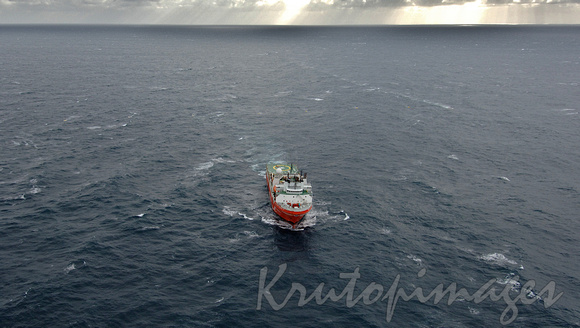 distant aerial of Veritas Viking working a siesmic grid recording fuel reserves in Bass Strait prior to exploratory drilling
