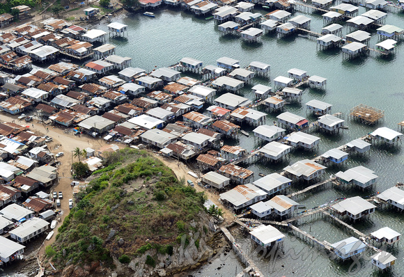 PNG-Port Moresby housing on the water