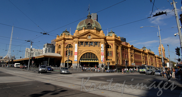 Melbourne Flinders street station cnr of Swanston and Flinders Streets