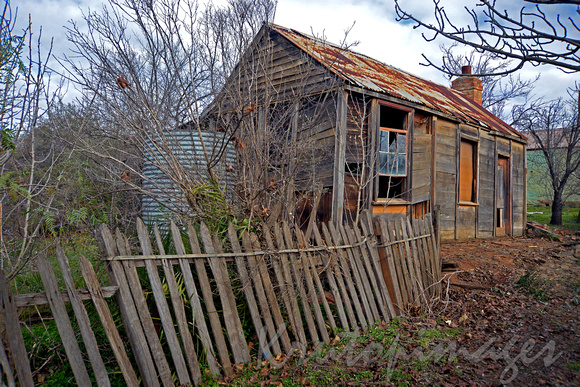 Rustic Australia -Derelict residence in Inglewood on route to Mildura Victoria.jpg