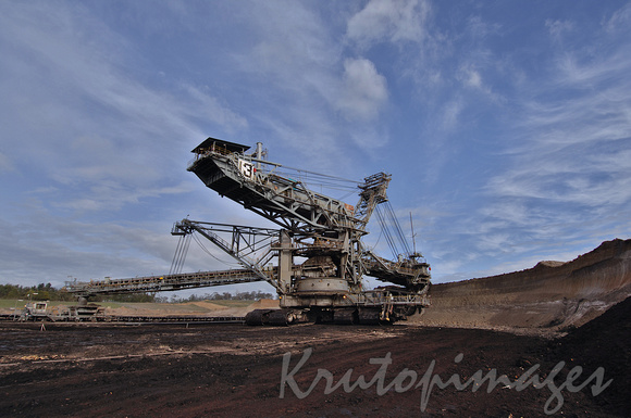 Dredge 13 working in the Yallourn opencut brown coal mine