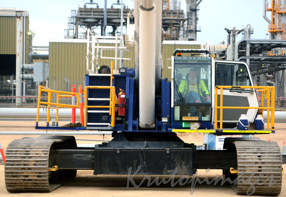 extending boom mobile crane at refinery