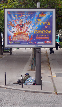PARIS-France Street person & signage