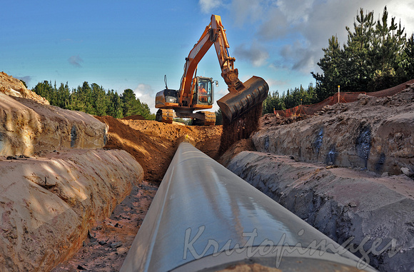 pipeline work-working in a confined space with gasline transportation-2