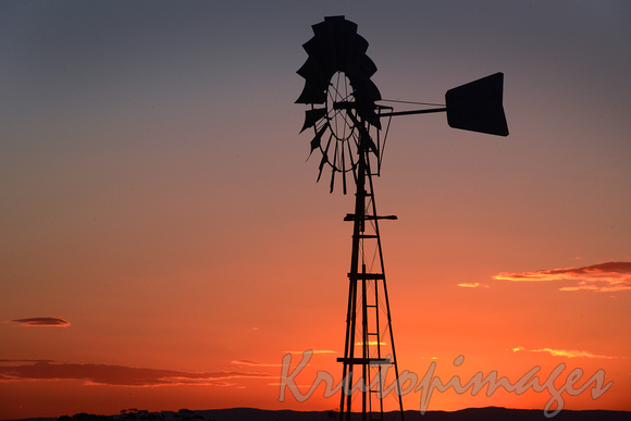 Aussie sunset windmill