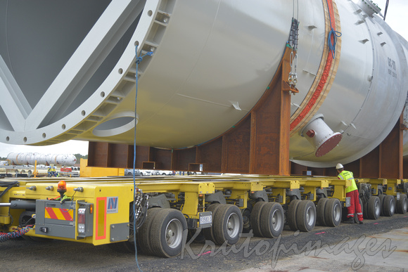 Heavy lift of large vessel from ship to vehicle at BBMT-3