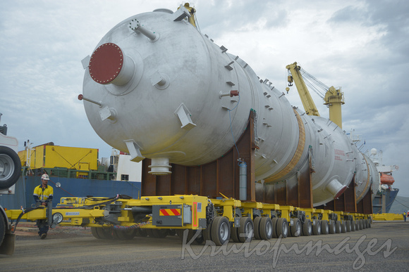 Heavy lift of large vessel from ship to vehicle at BBMT-2