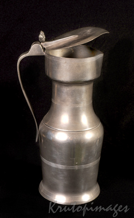 Pewter wine pitcher circa 1800 with opening lid