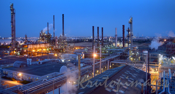 Qenos-Polychemical refinery at evening5221