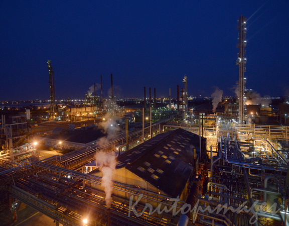 Qenos-Polychemical refinery at night