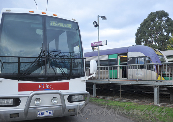 Public transport Traralgon -bus & rail