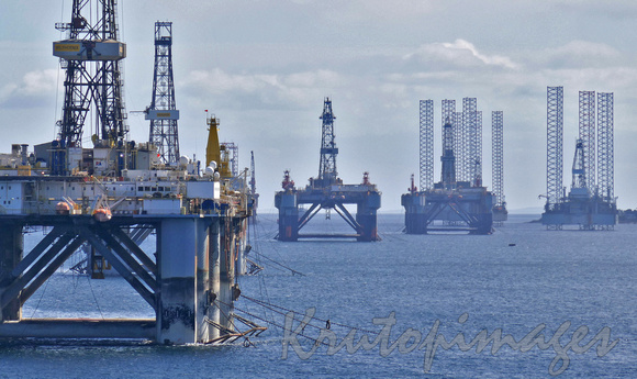 Invergordon decommissioned jackup rigs path the way to the port-90759