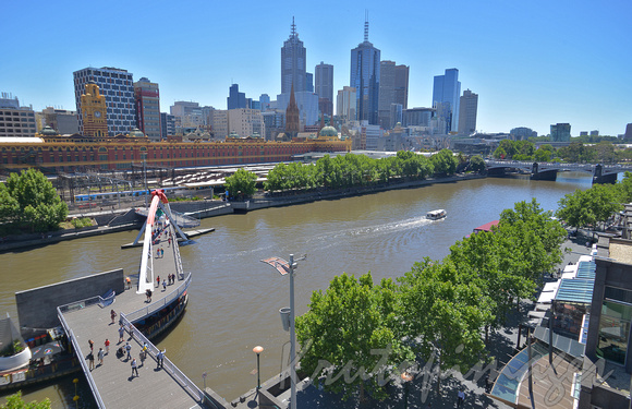 noon on the Yarra looking over Southbank to the City Centre_4912
