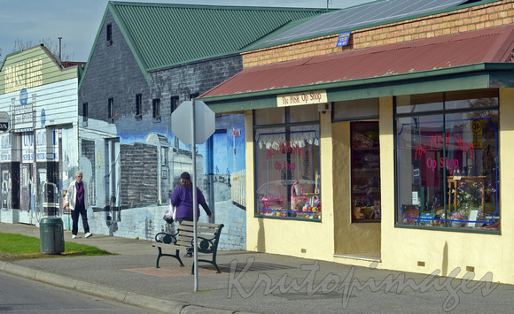 Nar Nar Goon mural town, normal day on the main street 9113