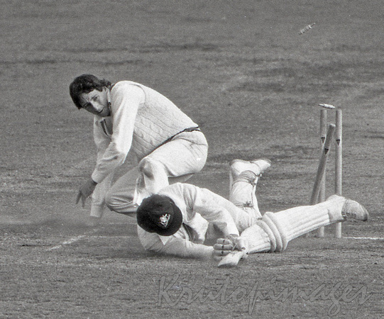 Cricket-1978-79 Derek Randall crashes into Peter Toohey Benson & Hedges cup-MCG