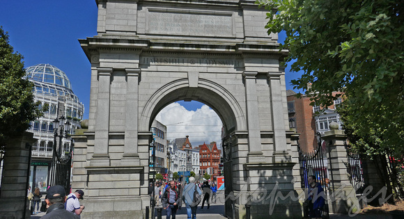 Dublin arch to park