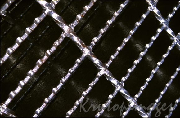 Safety galvanised grating in well head area