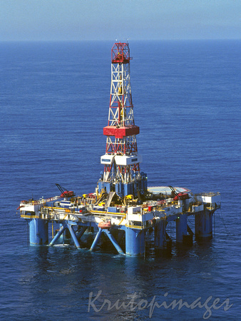 Attwood Falcon drilling rig in Bass Strait