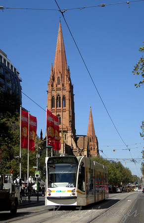 Melbourne tram ans St Pauls cathedral