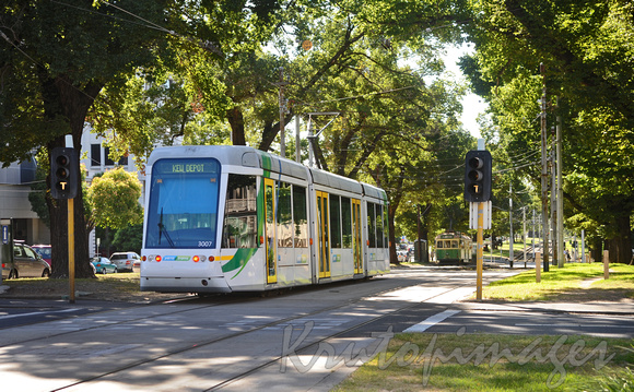 Trams-Yarra Trams St Kilda road Melbourne