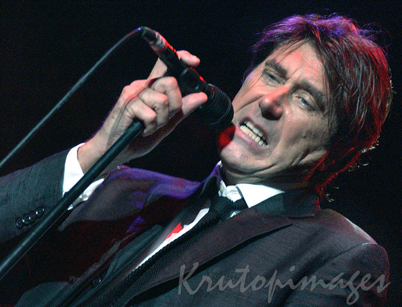 Brian Ferry performing in Melbourne