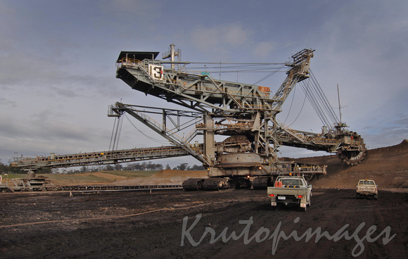 Opencut mining - dredge in action at Yallourn
