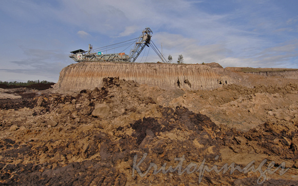 Opencut mining for coal-dredge works on the cut rim