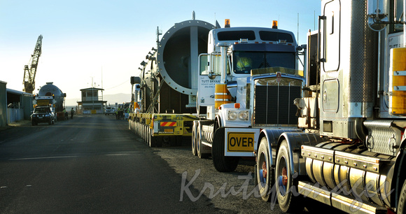 convoy Heavy haulage of huge storage tanks, transported by roadBarry Beach marine Terminal to Longfor