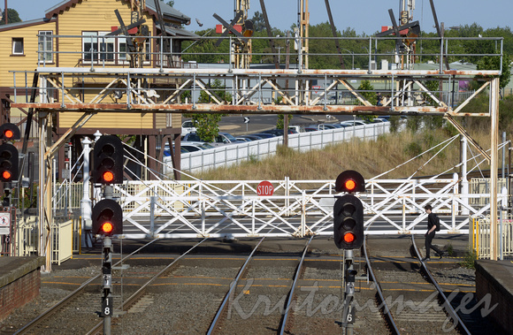 Bendigo railway crossing gates