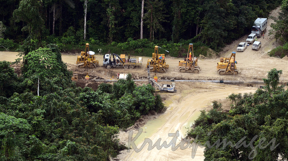 Papua New Guinea highlands pipe work