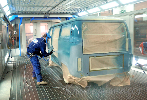 Spray painting booth