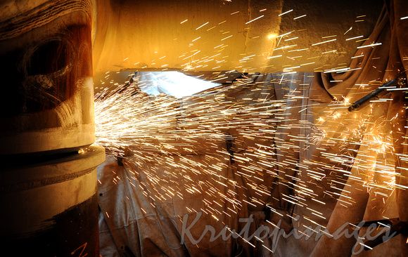 cutting steel-producing sparks