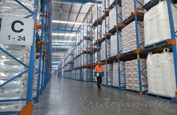 storage system in large warehouse