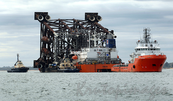 Pacific Buccaneer and Swan Dockwise with Marlin B strut-3
