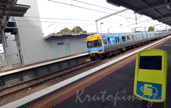 Metro trains Melbourne with MYKI